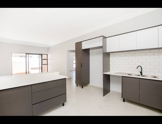 3 BEDROOM APARTMENT FOR SALE IN SANDOWN